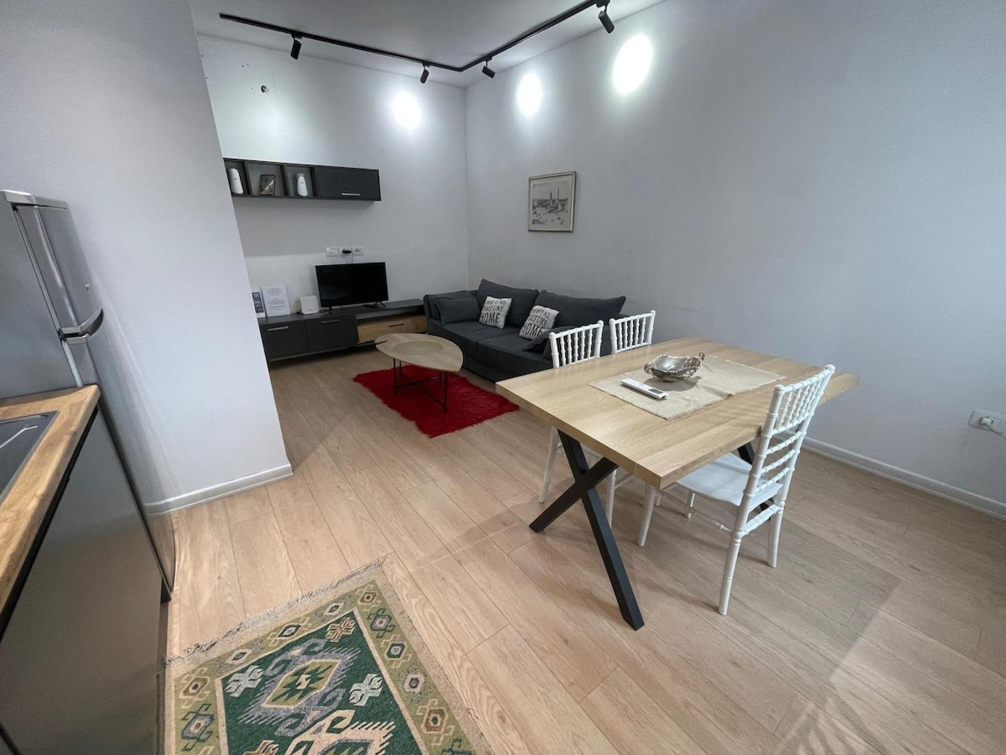 Kadare City-center With Balcony Apartament Tirana