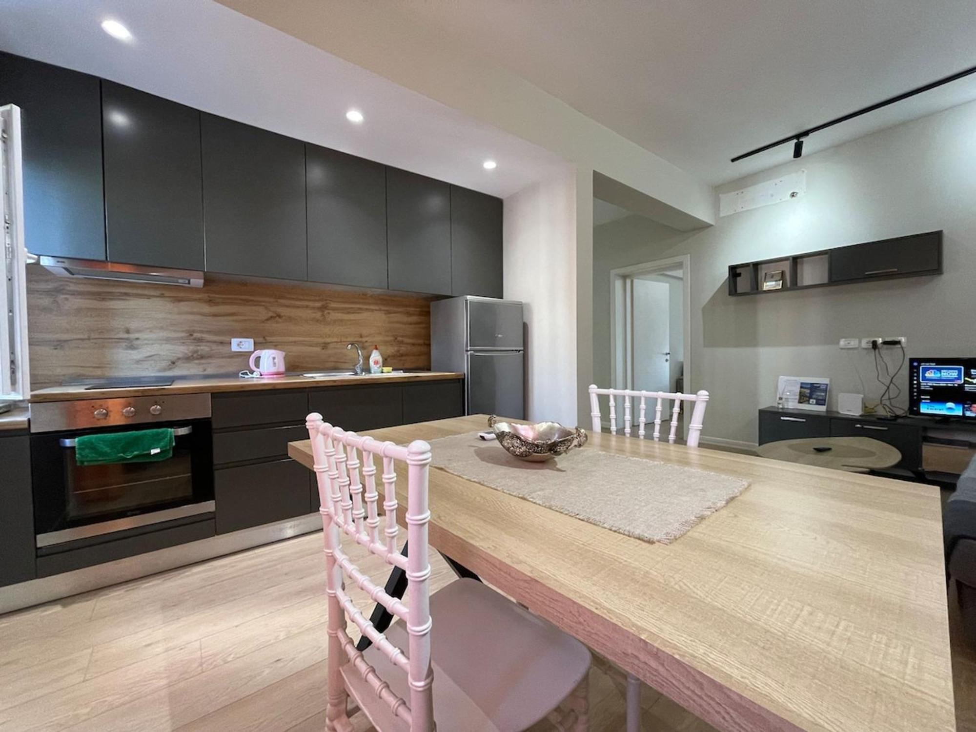 Apartament Kadare City-center With Balcony